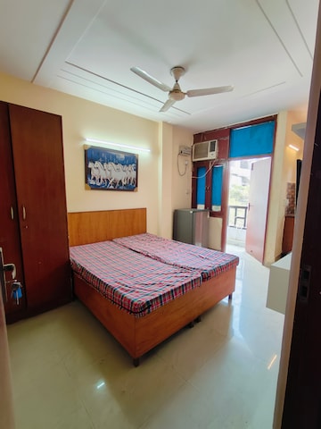 Bedroom in 1 RK Builder Floor at Ansal Sushant Lok I, Sector 43 – for Rent