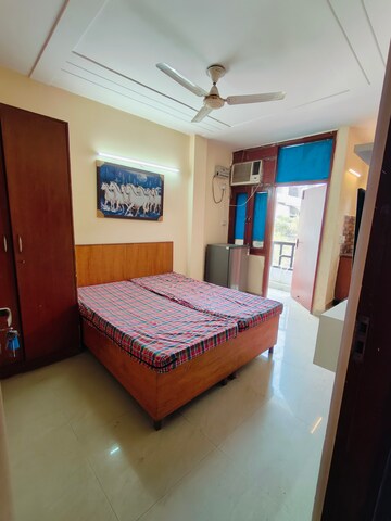 Bedroom in 1 RK Builder Floor at Ansal Sushant Lok I, Sector 43 – for Rent