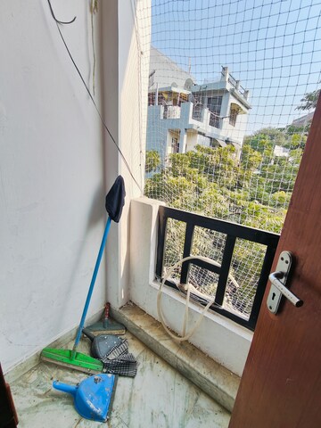 Balcony in 1 RK Builder Floor at Ansal Sushant Lok I, Sector 43 – for Rent