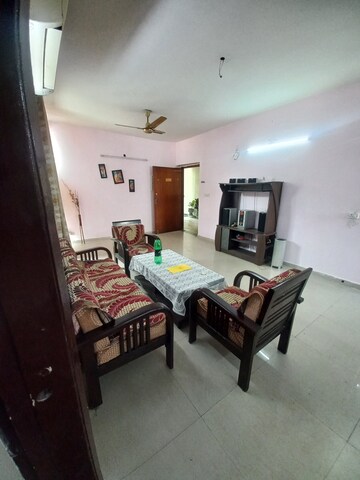 Room in 2 BHK Apartment at Omaxe Heights, Sector 86 – for Rent