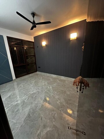 Room in 3 BHK Builder Floor at Ansal Sushant Lok I, Sector 43 – for Sale