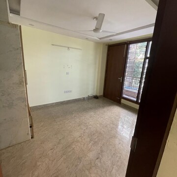 Room in 2 BHK Builder Floor at Sector 57 – for Rent