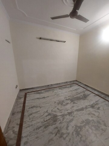Room in 2 BHK Apartment at Sarita Vihar – for Rent