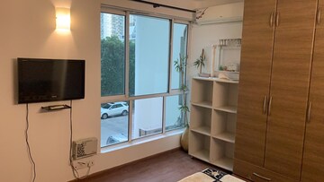 Room in 4 BHK Apartment at DLF The Icon, Dlf Phase V – for Rent