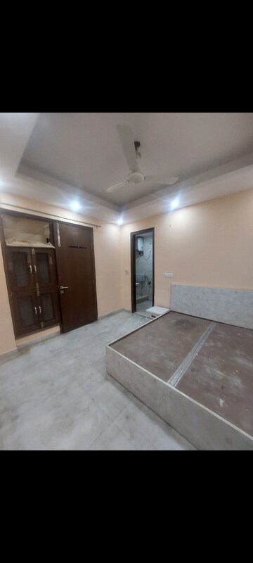 Room in 2 BHK Apartment at Sarita Vihar – for Rent