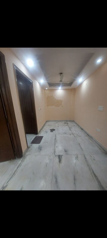 Bedroom in 2 BHK Apartment at Sarita Vihar – for Rent