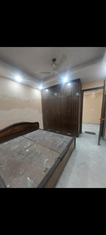 Room in 2 BHK Apartment at Sarita Vihar – for Rent