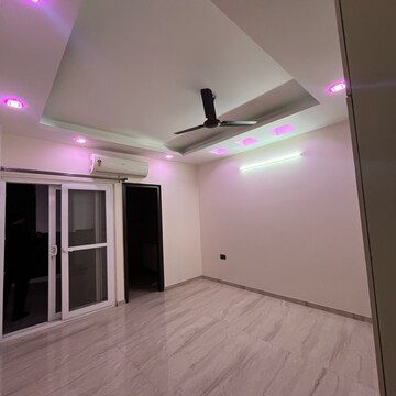 Room in 3 BHK Builder Floor at Sector 46 – for Rent