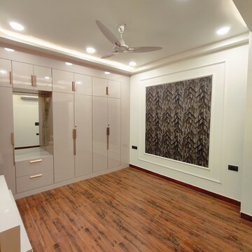 Room in 3 BHK Builder Floor at Sector 46 – for Rent