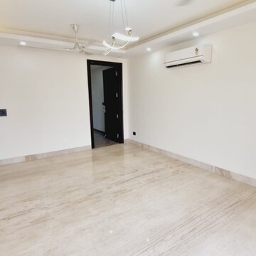 Room in 3 BHK Builder Floor at Sector 45 – for Rent
