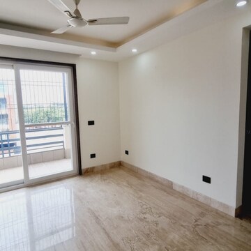 Room in 3 BHK Builder Floor at Sector 45 – for Rent