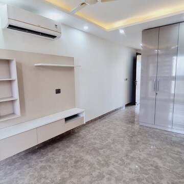 Room in 3 BHK Builder Floor at Sector 45 – for Rent
