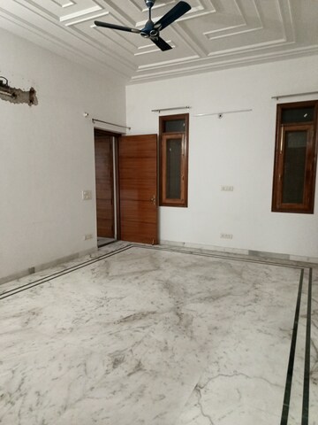 Room in 3 BHK Independent House at Sector 36 – for Rent