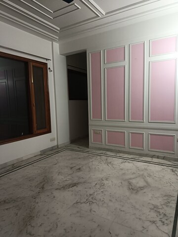 Room in 3 BHK Independent House at Sector 36 – for Rent