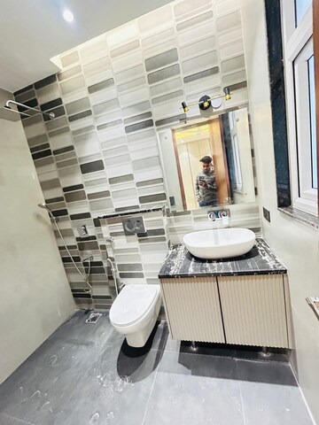 Attached Bathroom in 2 BHK Builder Floor at Palam Vihar Residents Association, Palam Vihar – for Rent