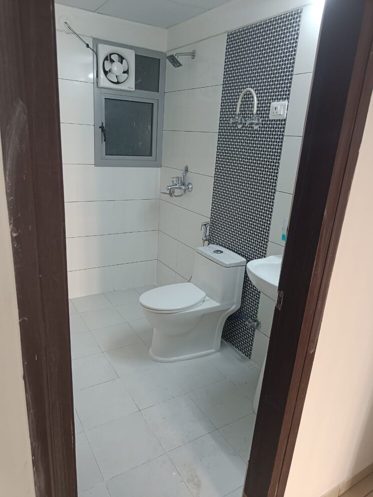 Attached Bathroom, gulshan-bellina 2 Bedroom 1020 Sq.Ft. Apartment In Sector 16 Greater Noida Greater Noida 8084236