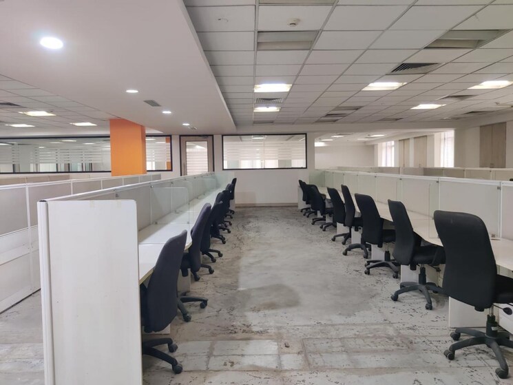  Parking, alphathum Commercial Office Space 4000 Sq.Ft. In Sector 90 Noida 8084238