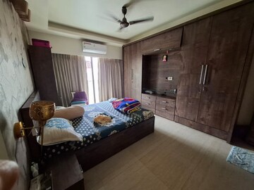 Bedroom in 2 BHK Apartment at HDIL Metropolis Residences, Andheri West – for Rent