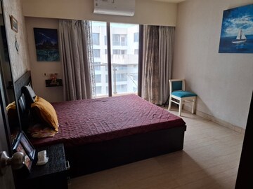 Bedroom in 2 BHK Apartment at HDIL Metropolis Residences, Andheri West – for Rent