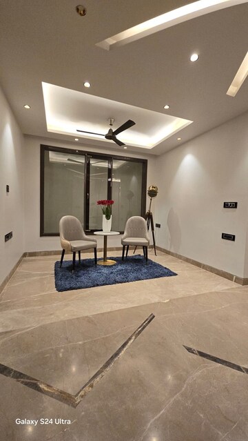 Building Lobby in 2.5 BHK Builder Floor at Palam Vihar Residents Association, Palam Vihar – for Rent