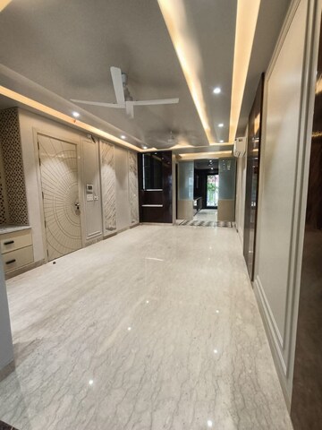 Building Lobby in 3 BHK Builder Floor at Palam Vihar Residents Association, Palam Vihar – for Rent