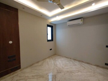 Room in 4 BHK Builder Floor at Dlf Phase I – for Sale