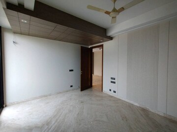 Room in 4 BHK Builder Floor at Dlf Phase I – for Sale
