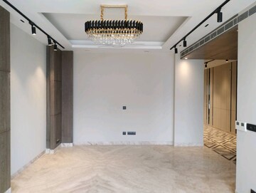 Room in 4 BHK Builder Floor at Dlf Phase I – for Sale