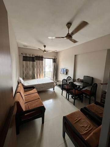 Living Room in 2 BHK Apartment at Chembur – for Rent