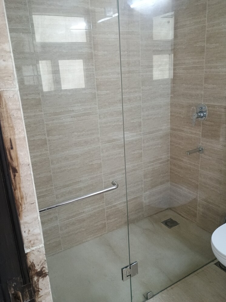 Bathroom, bptp-amstoria 3 Bedroom 2400 Sq.Ft. Builder Floor In Sector 102 Gurgaon 8084449