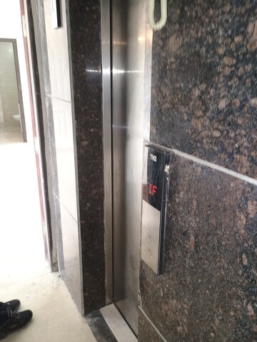 Furnished Amenities in 3 BHK Builder Floor at BPTP Amstoria, Sector 102 – for Sale