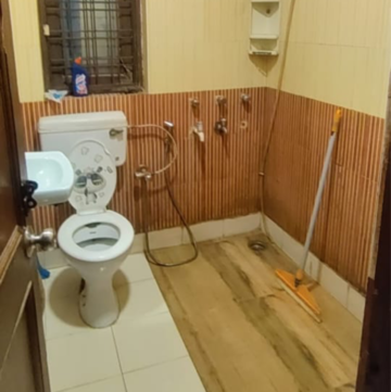 Bathroom in 3.5 BHK Villa at Sector 23 – for Rent