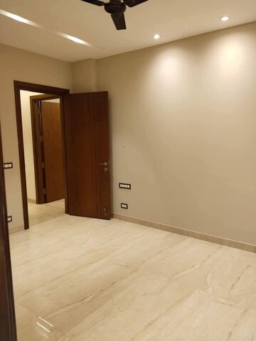 Room in 3 BHK Builder Floor at Ansal API Versalia, Sector 67a – for Sale