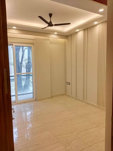 Room in 3 BHK Builder Floor at Ansal API Versalia, Sector 67a – for Sale