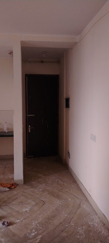 Room in 3.5 BHK Apartment at SDS NRI Residency Omega II, Omega Ii Greater Noida – for Rent