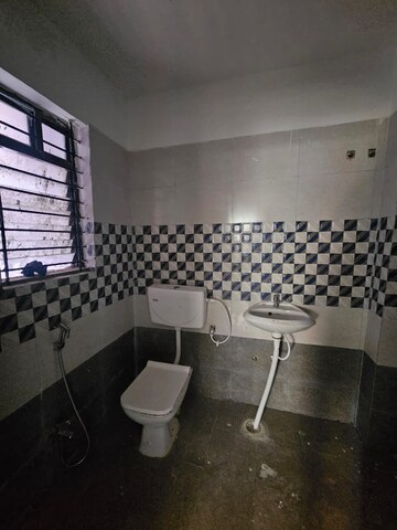 Attached Bathroom in 2 BHK Apartment at Bariatu – for Rent