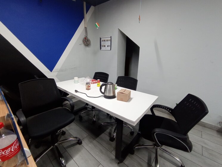 Team Area, alphathum Commercial Office Space 570 Sq.Ft. In Sector 90 Noida 8084800