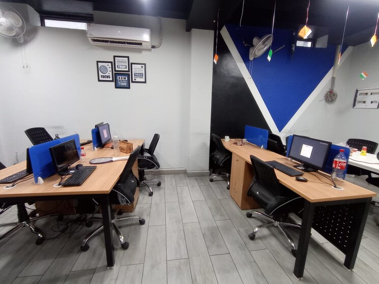Team Area, alphathum Commercial Office Space 570 Sq.Ft. In Sector 90 Noida 8084800