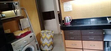 Furnished Amenities in 2.5 BHK Apartment at Bandra West – for Rent