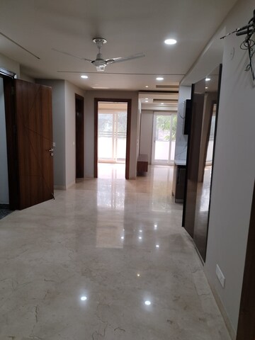 Room in 3 BHK Builder Floor at Sector 26 – for Rent