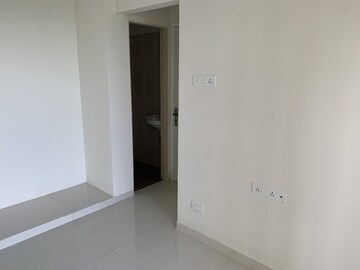 Room in 1 BHK Apartment at Vijay Orovia, Ghodbunder Road – for Sale
