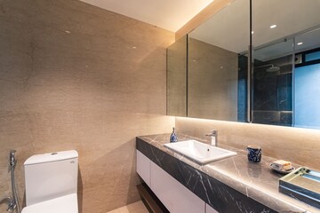 Attached Bathroom in 4 BHK Apartment at Kalpataru Magnus, Bandra East – for Sale