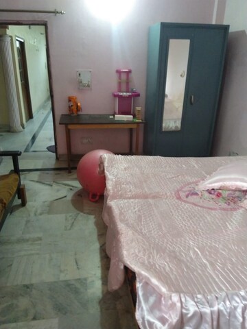 Bedroom in 2.5 BHK Independent House at Gamma Ii Greater Noida – for Rent