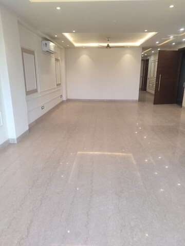 Room in 4 BHK Builder Floor at Sector 26 – for Rent