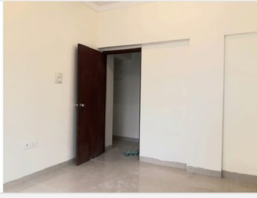 Room in 2 BHK Apartment at Khar West – for Rent