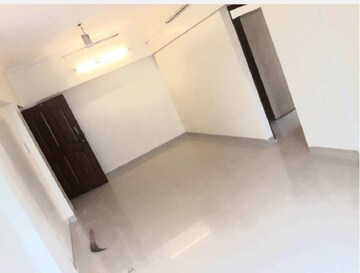 Room in 2 BHK Apartment at Khar West – for Rent