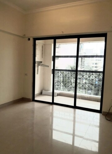 Room in 2 BHK Apartment at Khar West – for Rent