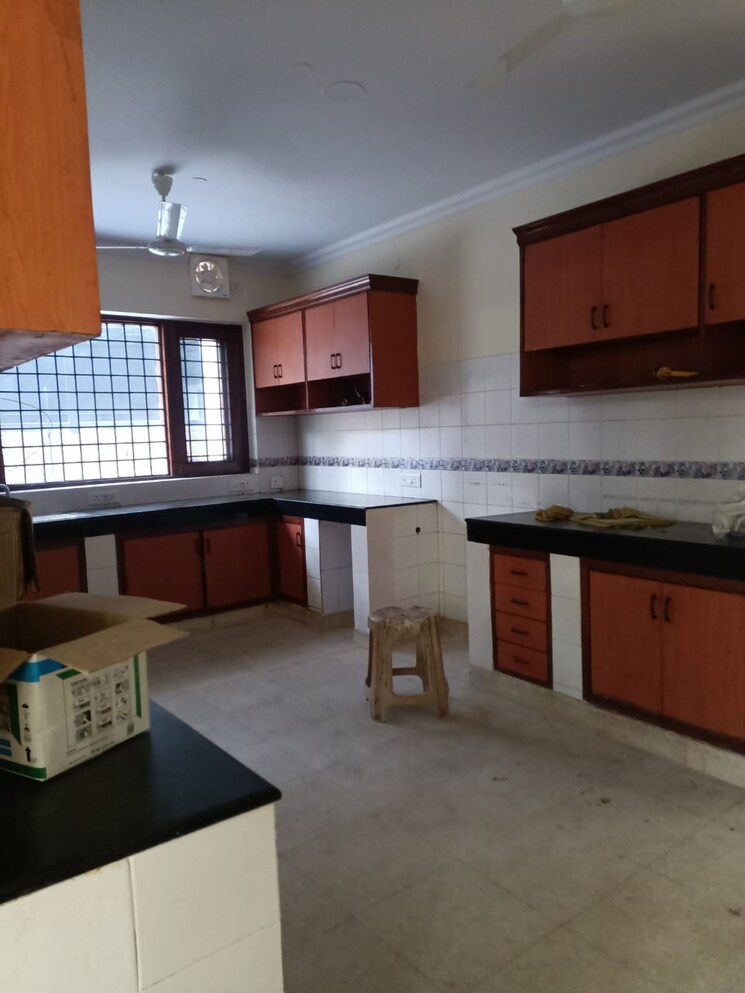 Kitchen, ansal-sushant-lok-i 6+ Bedroom 813 Sq.Yd. Independent House In Sector 43 Gurgaon 8084751