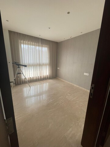 Room in 2 BHK Apartment at Hiranandani Castle Rock, Powai – for Rent