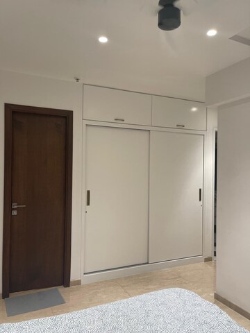 Room in 2 BHK Apartment at Hiranandani Castle Rock, Powai – for Rent